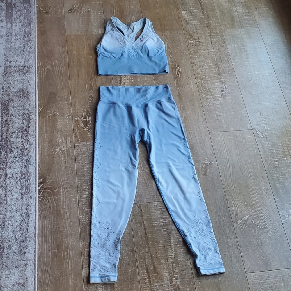 PINK Victoria Secret seamless leggings and top, perforated, light blue, size M